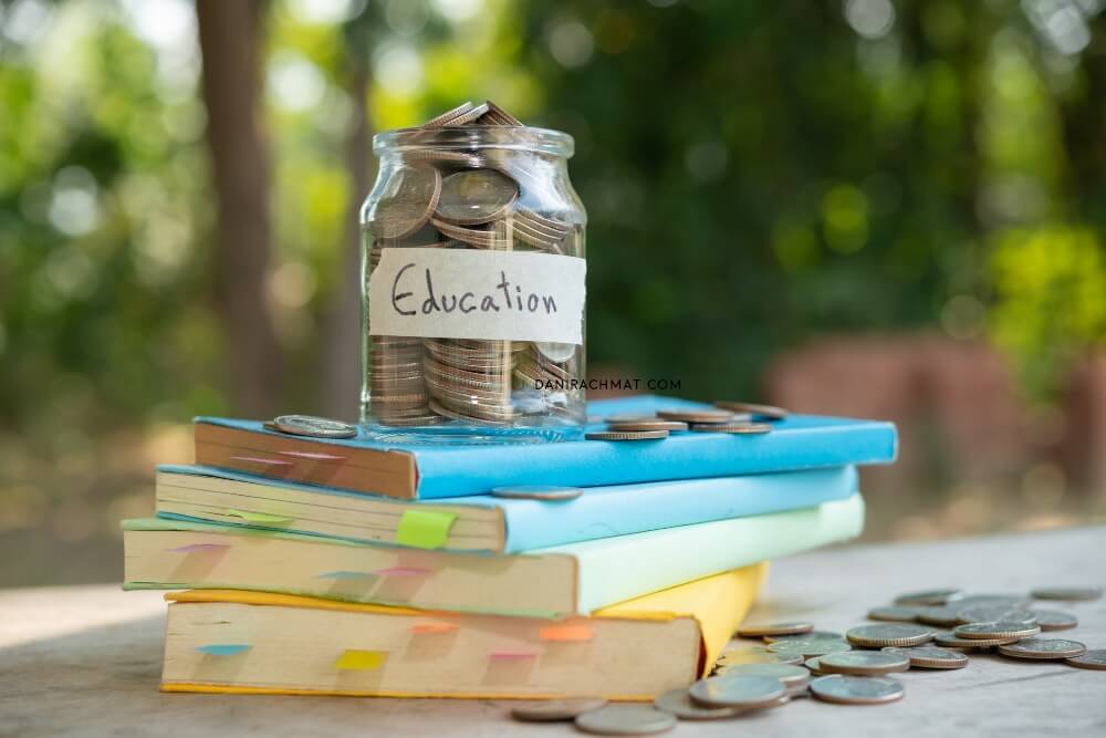 Contoh perencanaan keuangan pribadi mahasiswa tidak kalah penting dengan orang yang sudah mandiri secara finansial.