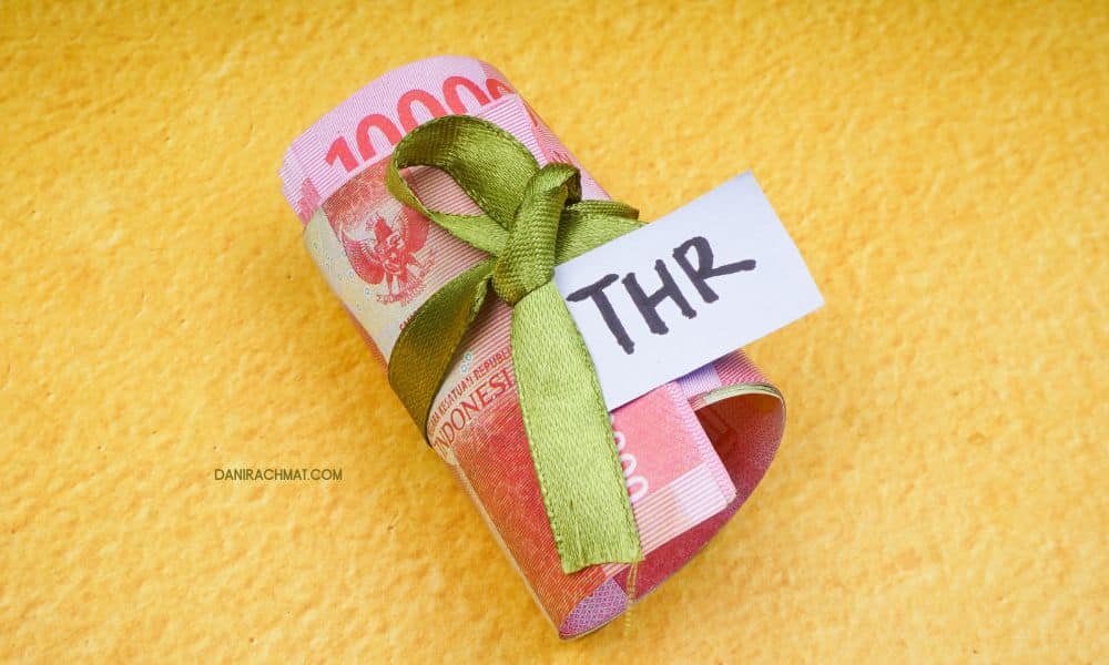 Tunjangan Hari Raya: Investasi atau Konsumsi?